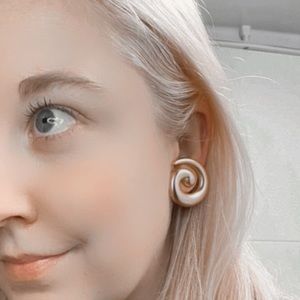 Vintage Monet Clip On Earrings Gold Swirl Funky Chic Metal